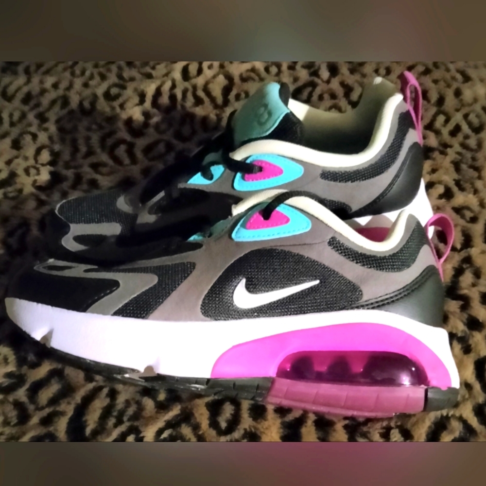 NWOT NIKE AIR Nue Pro Sneakers black pink turquoise & white Woman's 6.5 👟